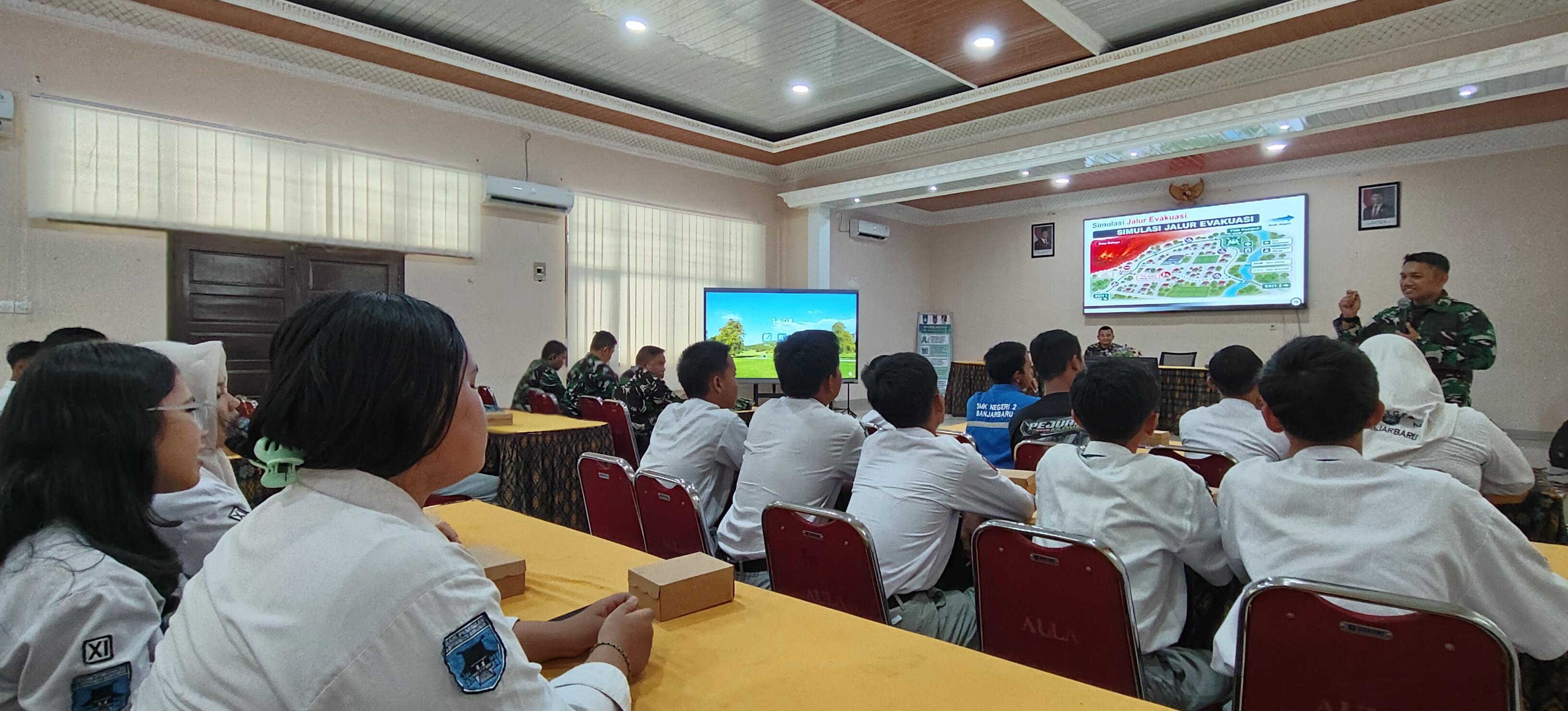 SMKN 2 Banjarbaru Terima Sosialisasi Karhutla dari Sesko Angkatan Udara