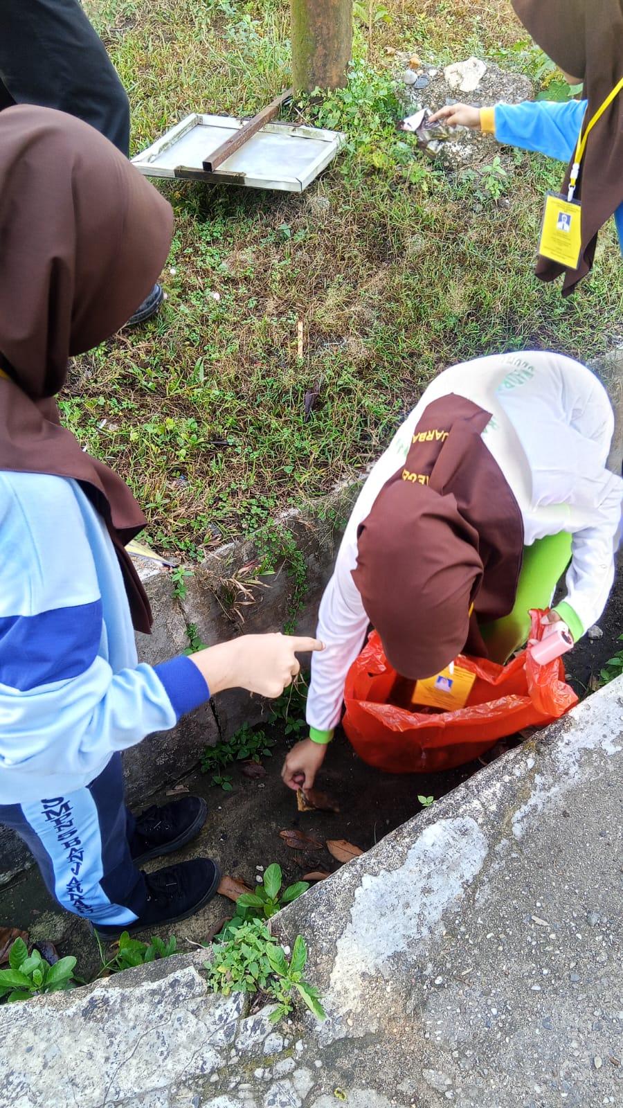 TIM ADIWIYATA & OSIS SMKN 2 BANJARBARU AJAK FUTURE SKENDA PEDULI LINGKUNGAN* *DI AGENDA MPLS TAHUN 2026/2027*