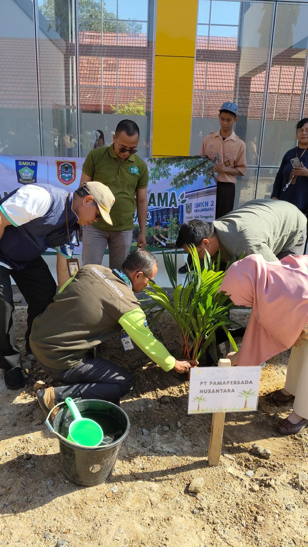 Penanaman Pohon Bersama Mitra Kerja PT Pama Persada Nusantara(PAMA)