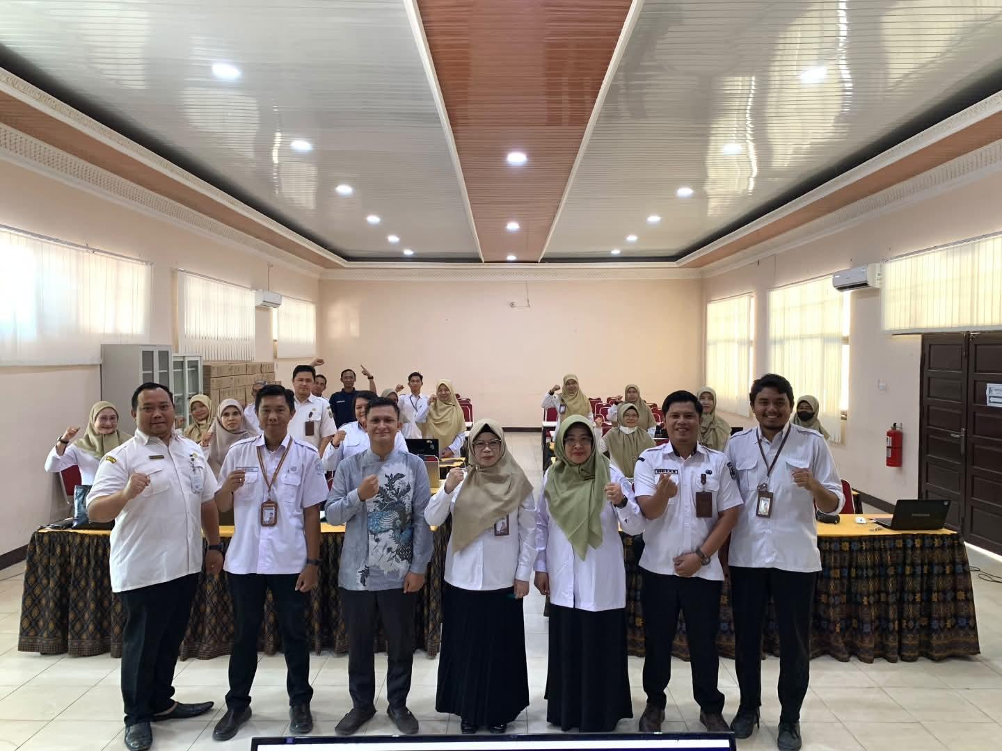 Optimalkan Penyerapan Lulusan, Dewan Guru dan Pengurus BKK SMKN 2 Banjarbaru Ikuti Sosialisasi Integrasi BKK dengan SIAPkerja Kemnaker RI